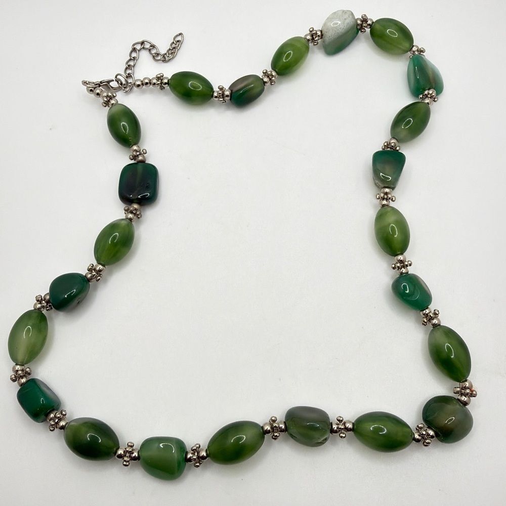 22" of dyed polished‎ stone chunks and silver tone accent beaded necklace!